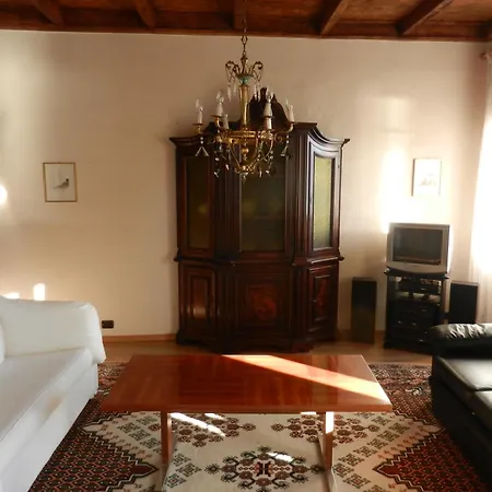 Charmantes Pfarrhaus Mit Seeblick Und Garten Apartment Ghiffa